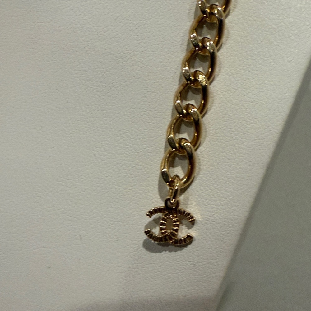 Chanel 2024 Bead Strand CC Gold and Cream Pearl Necklace - Picture 6 of 10